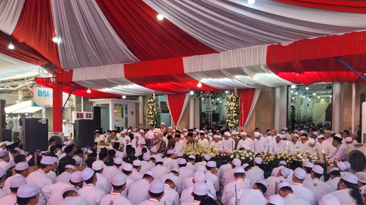 MAULID AKBAR : Puncak Peringatan Maulid Akbar Kanzus Sholawat Pekalongan 1448 H/2026 M menyedot kehadiran ratusan ribu jemaah dari berbagai penjuru di Indonesia di Gedung Kanzus Sholawat, Jalan dr Wahidin Nomor 70, Kota Pekalongan, Ahad 20 September 2026. (DOK. HUMAS KANZUS SHOLAWAT PEKALONGAN)