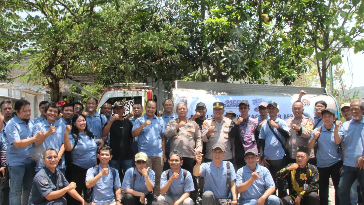 35 Wartawan dan Polda Jateng Salurkan 16 Ribu Liter Air Bersih untuk Warga Terdampak Kekeringan di Semarang