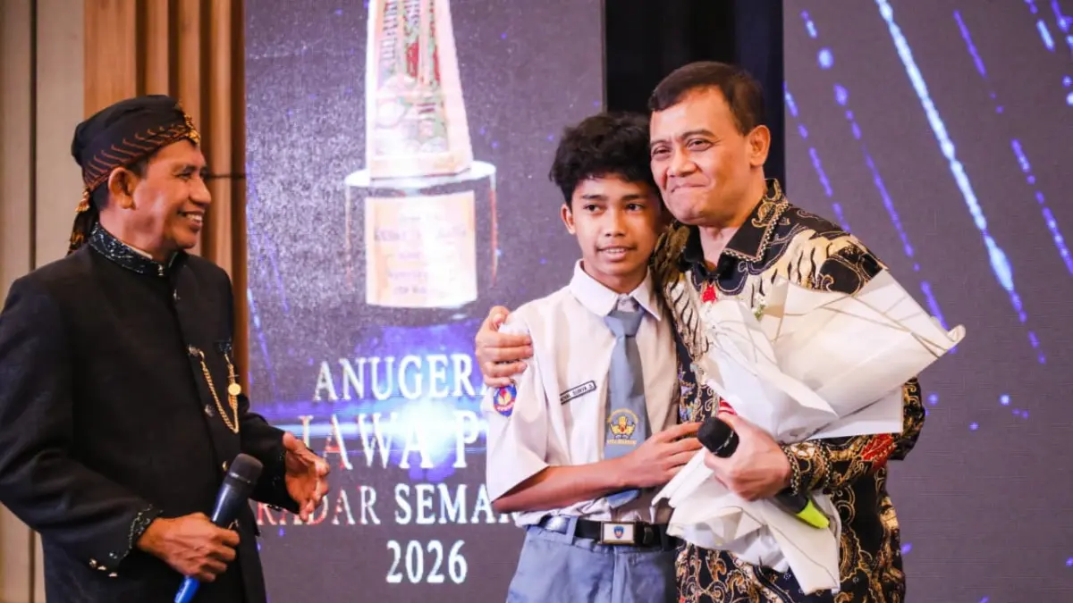 Ahmad Luthfi Raih Penghargaan Penggagas Sekolah Kemitraan Pertama di Indonesia
