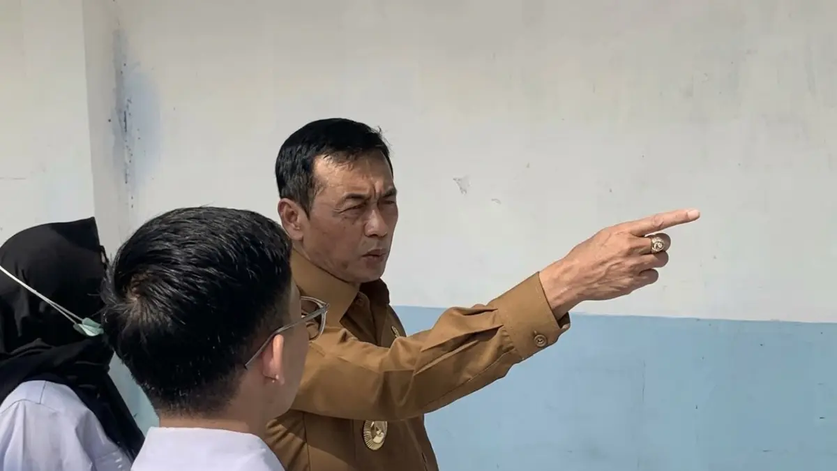 Wakil Bupati Batang Suyono saat melakukan sidak di SPPG.