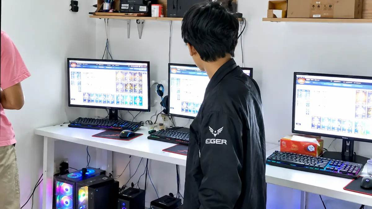 PENAMPAKAN LOKASI : Suasana markas yang ditengarai sebagai markas admin judi oline dalam video yang beredar di sosial media.(IST)