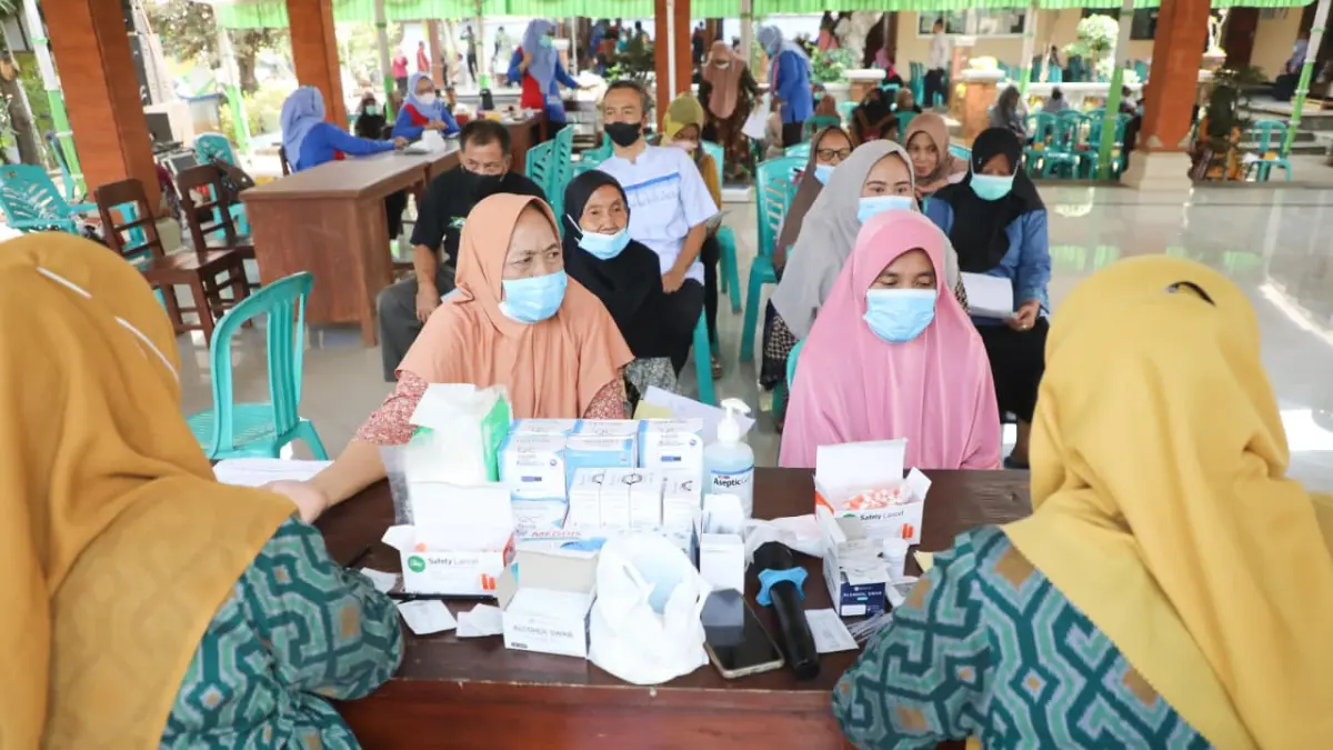 warga Desa Sukodono, Kecamatan Tahunan, Kabupaten Jepara antusias melakukan pemeriksaan kesehatan gratis pada program dokter spesialis keliling (Speling) yang diintegrasikan dalam Cek Kesehatan Gratis (CKG) di desa setempat pada Selasa, 13 Oktober 2026.