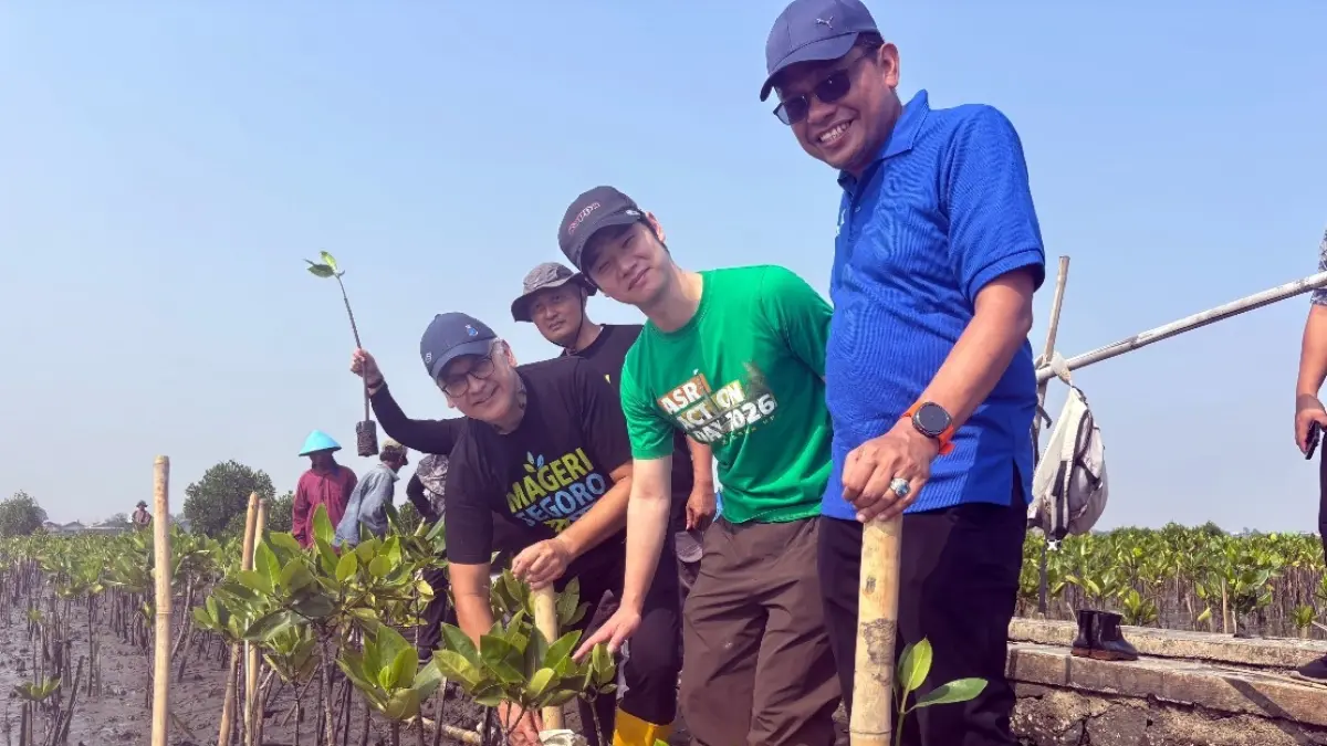 ROB: Penanaman mangrove di pesisir Batang untuk pemulihan lingkungan.