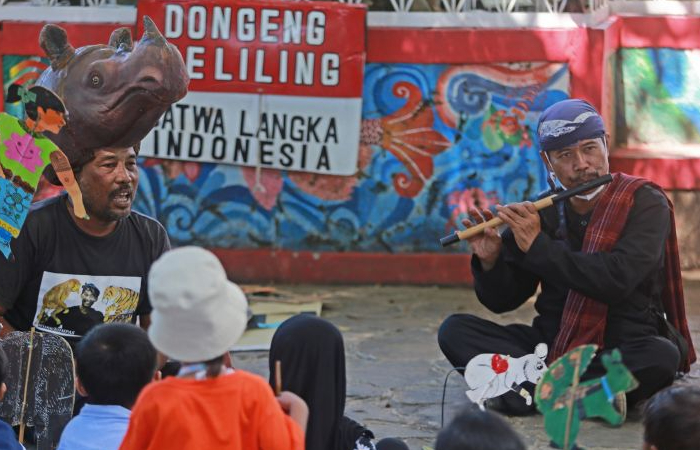 pendongeng keliling.