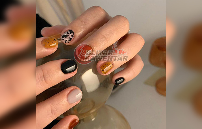 WARNA-WARNI: Rosalina menunjukkan berbagai varian nail art yang diaplikasikan.