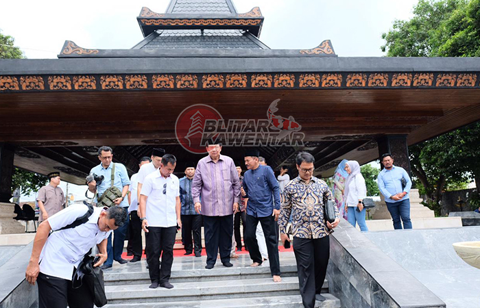 Kunjungan Mantan Presiden Republik Indonesia ke-6 Susilo Bambang Yudhoyono ke makam bung karno
