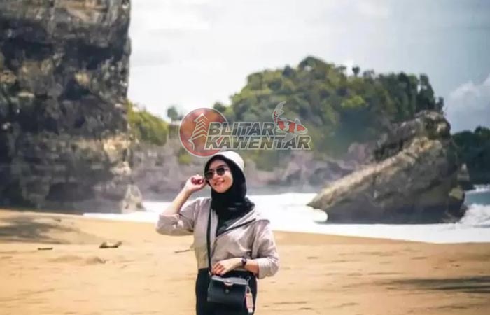 keindahan pantai Jbering Blitar yang sangat menawan.