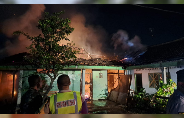 Rumah tanpa penghuni di Kelurahan Tawangsari, Kecamatan Garum, Kabupaten Blitar terbakar.