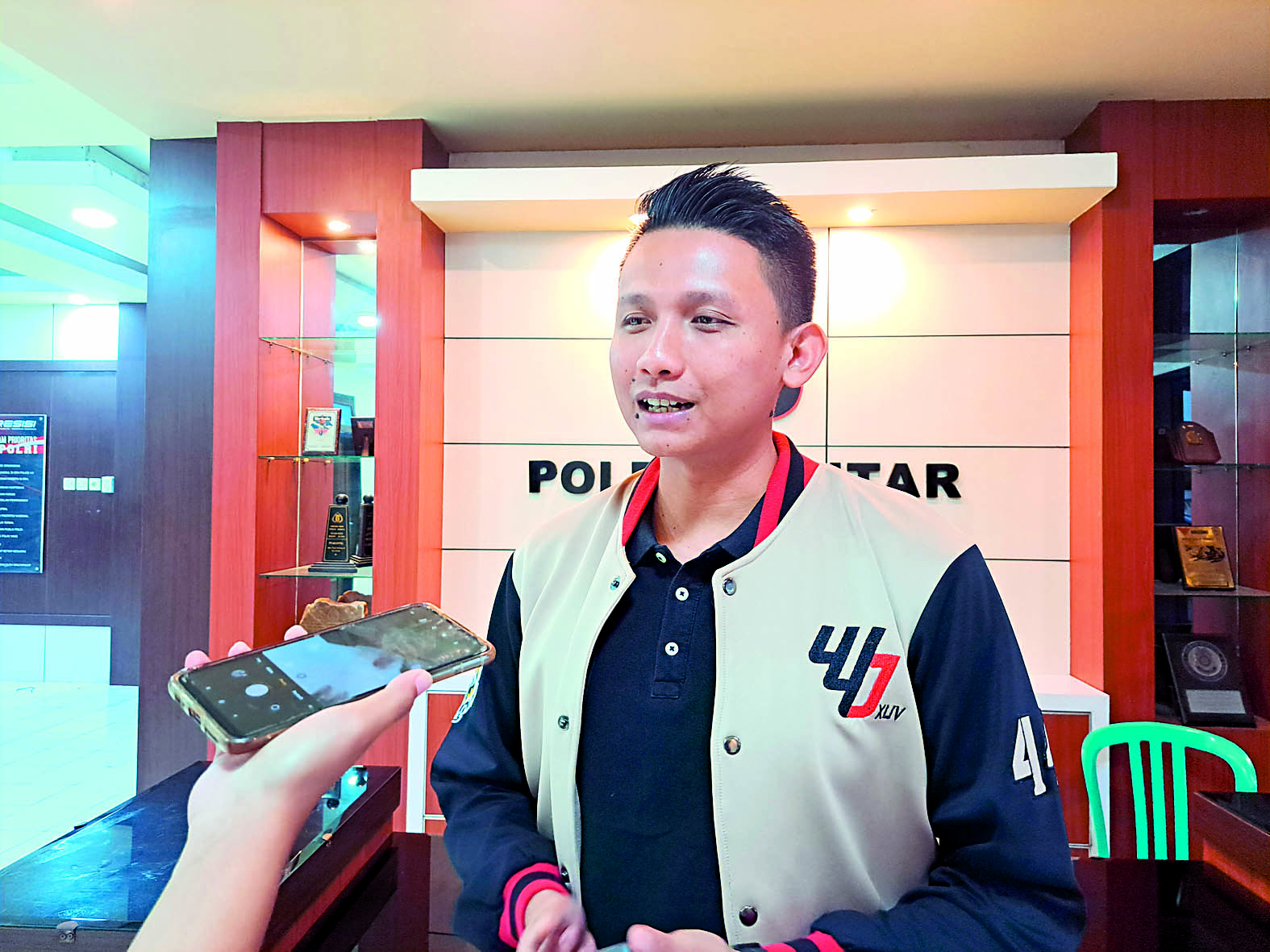 DIUSUT: Kasatreskrim Polres Blitar AKP Febby Pahlevi Rizal menyampaikan keterangan, kemarin ( 5/1).