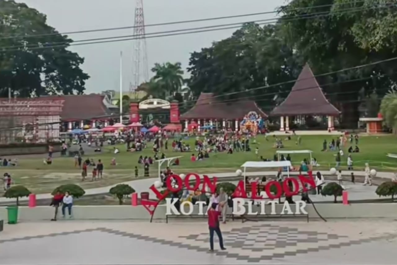 Tampilan Alun-alun kota Blitar