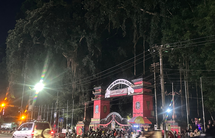 Cerita mistis yang ada di pohon beringin tempatnya di alun alun blitar