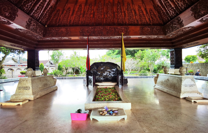 Keindahan Makam Bung Karno Di Kota Blitar