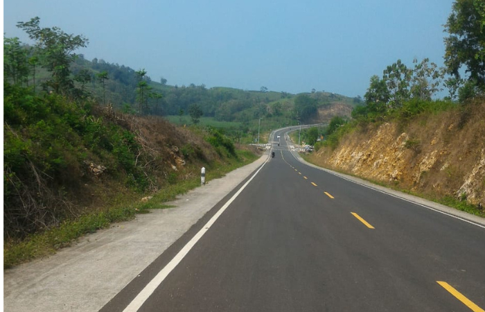 Akses jalan yang sangat mudah dijaluri untuk berkendara.