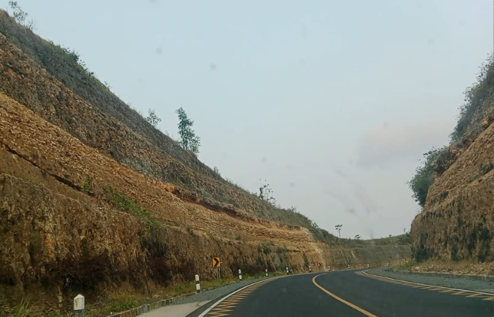 jalur lintas selatan(JLS)dengan view yang indah dengan pemandangannya