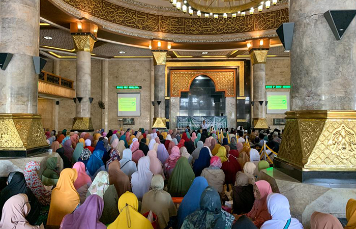 TUNGGU KEBERANGKATAN: Jemaah haji asal Kabupaten Blitar diberi panduan dan sosialisasi pada proses pelatihan sebelum ke tanah suci di tahun lalu.
