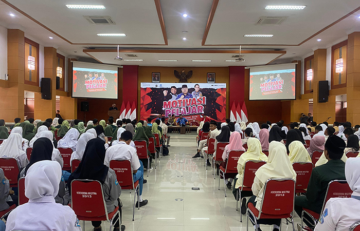 ANTUSIAS: Pelajar dari SMK/SMA/MA se-kabupaten/kota Blitar mengikuti jalannya acara Motivasi Pelajar