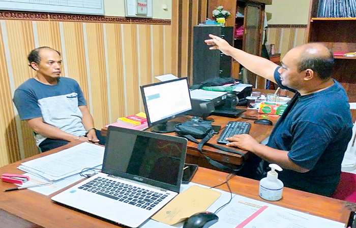 KEPEPET: Sadari diinterogasi anggota Polsek Srengat usai terbukti mencuri sepeda motor, rabu (17/1).