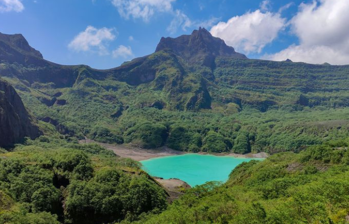 keindahan kawah gunung kelud yang begitu indah untuk dilihat