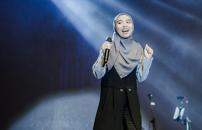 BERBAKAT: Firdausin Nuzula ketika tampil di suatu acara bersama band-nya beberapa waktu lalu.