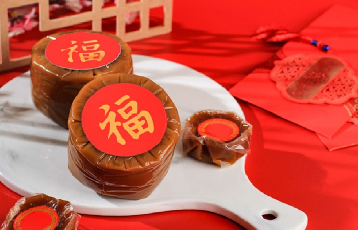 Dalam bahasa Mandarin, Kue Keranjang disebut Nian Gao.