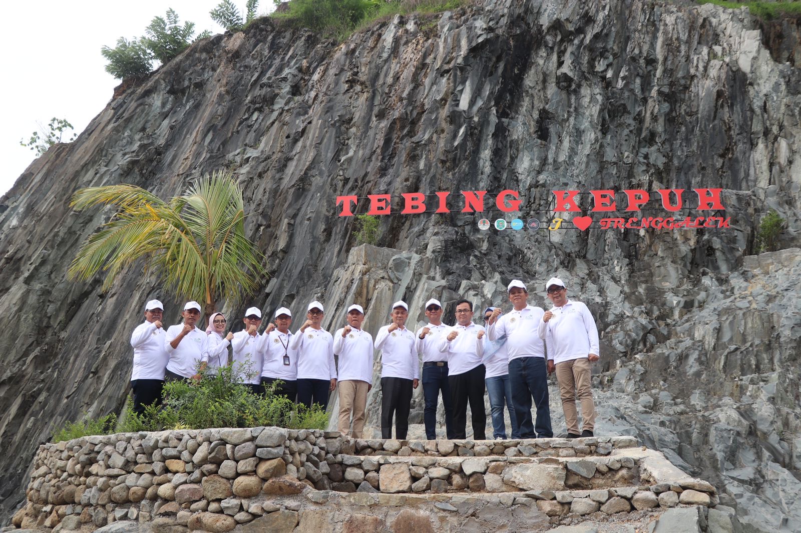 SUKSES : Tebing Kepuh bekas tambang yang disulap menjadi tempat wisata.