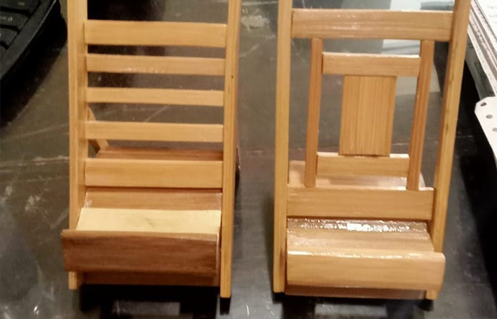 RAMAH LINGKUNGAN: Kerajinan bambu produkai Pristy dan Slamet memanfaatkan bambu bekas bangunan.