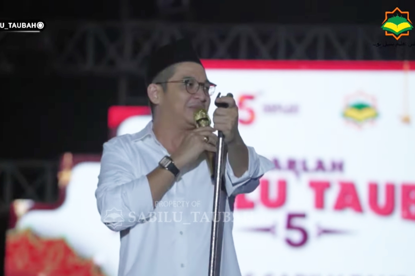 Pasha Ungu saat isi konser di harlah Sabilu taubah