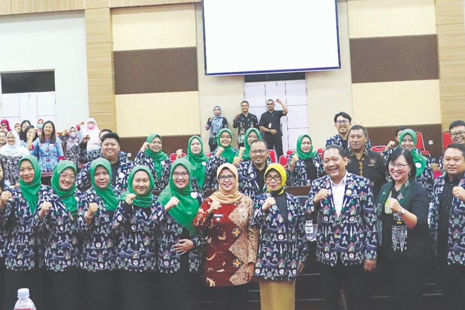 Pengurus IAI Jatim dan IAI Cabang Kabupaten Blitar berfoto bersama jelang seminar