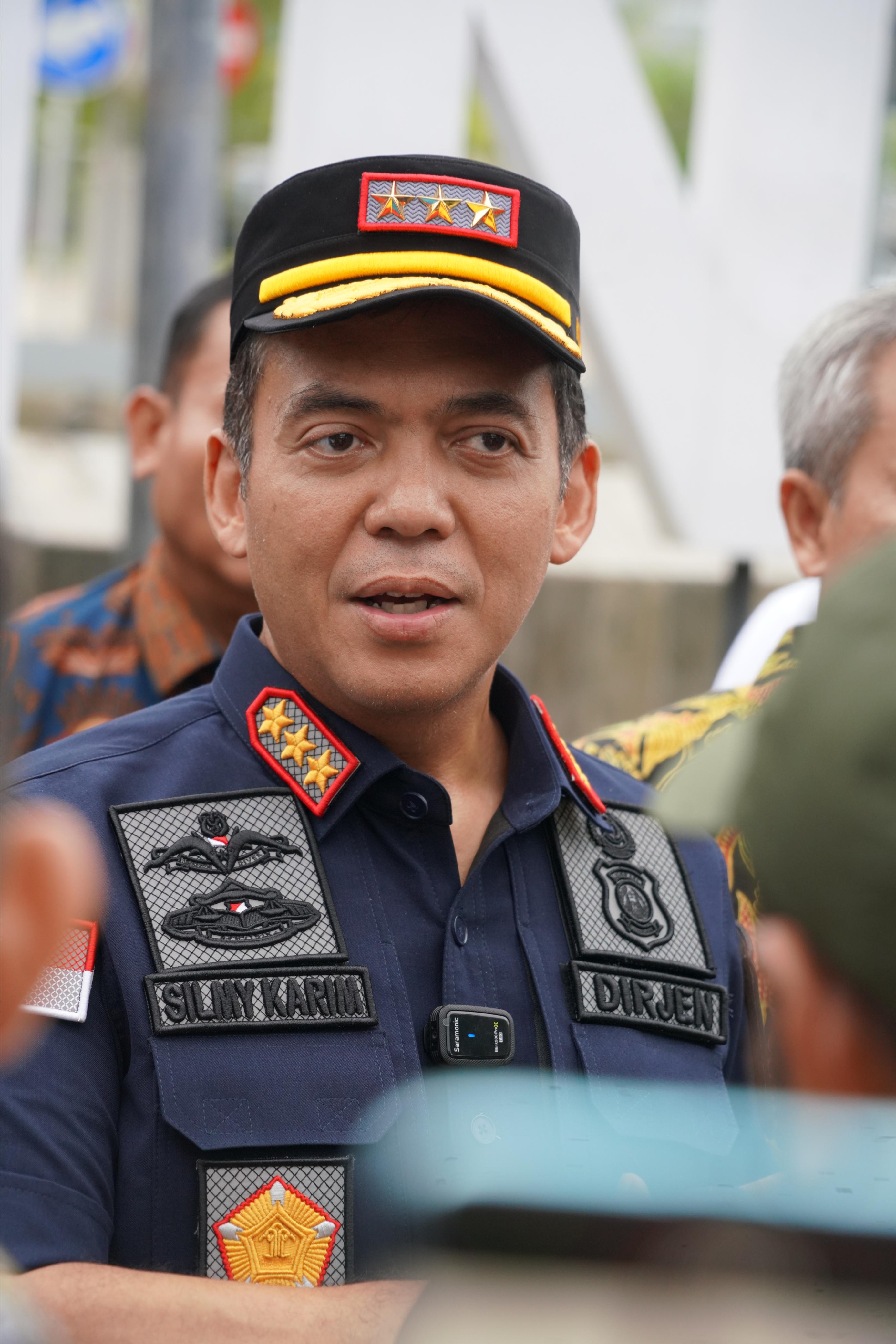 Direktur Jenderal Imigrasi, Silmy Karim bersama rombongan di Atambua, Nusa Tenggara Timur