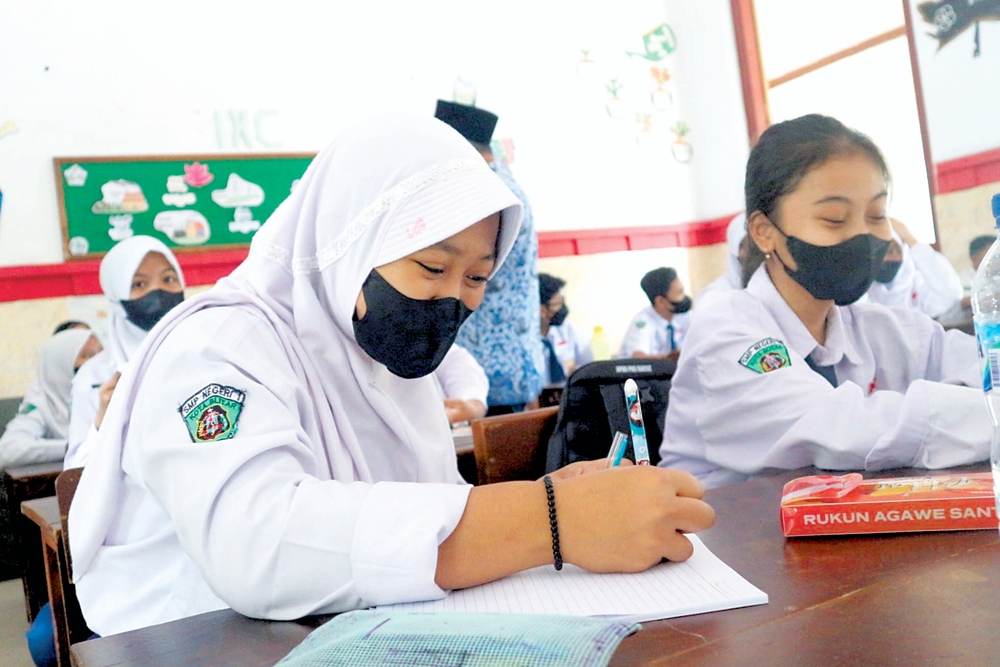 SERIUS: Para siswa SMPN 1 Blitar saat mengikuti pembelajaran beberapa waktu lalu menjelang Ramadan.