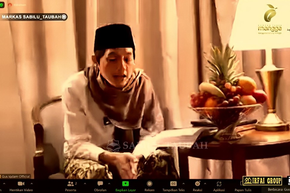 Gus Iqdam isi kajian via online karena sedang umroh di Mekkah