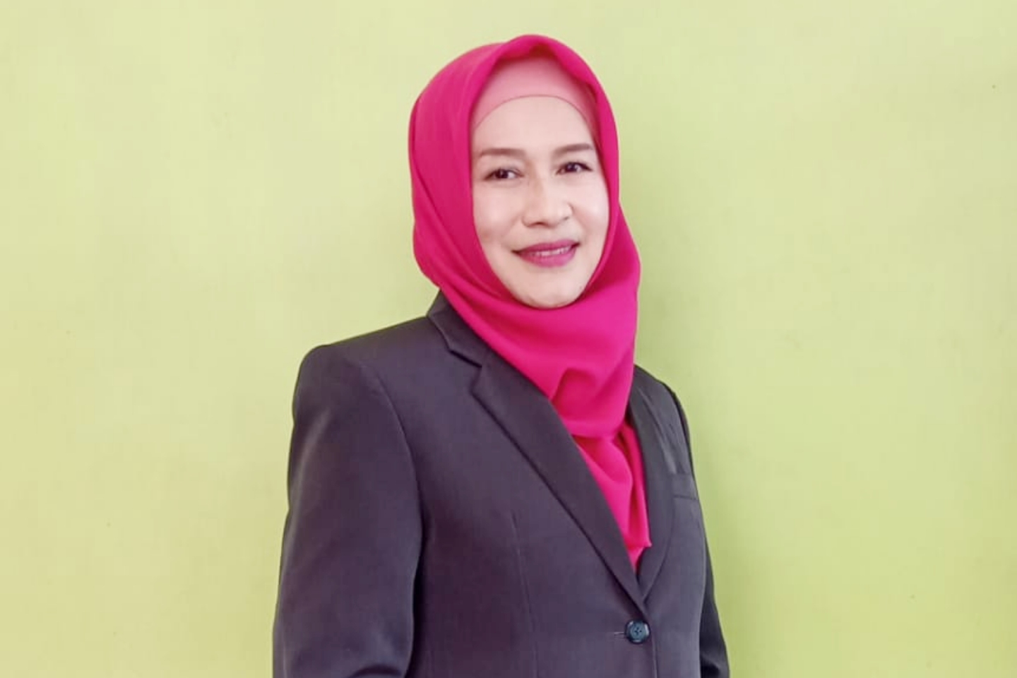 DEDIKASI TINGGI: Binti Khususiyah merupakan perawat senior di RSUD Mardi Waluyo yang memiliki banyak pengalaman.