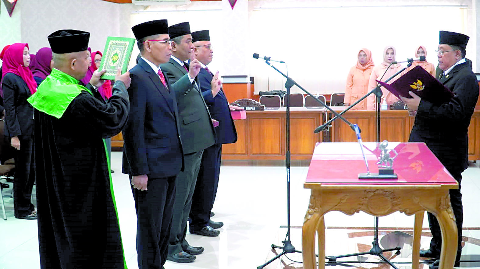 RESMI: Wali Kota Santoso melantik sejumlah pejabat eselon II untuk mengisi jabatan pimpinan tinggi pratama, Kamis (21/3).