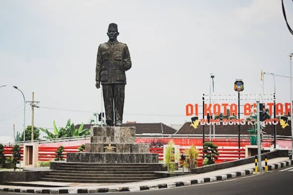 Tugu selamat datang di Kota Blitar