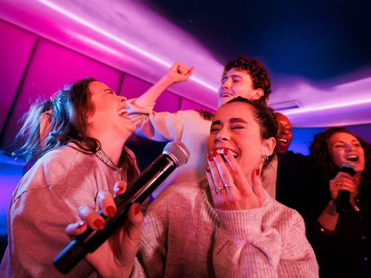 ilustrasi karaoke