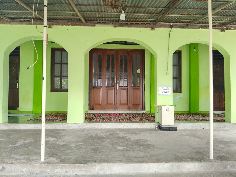 JADUL: Kondisi musala Jamiatut Tholibin di sebelah selatan pasar Kademangan dengan bangunanya yang masih lawas