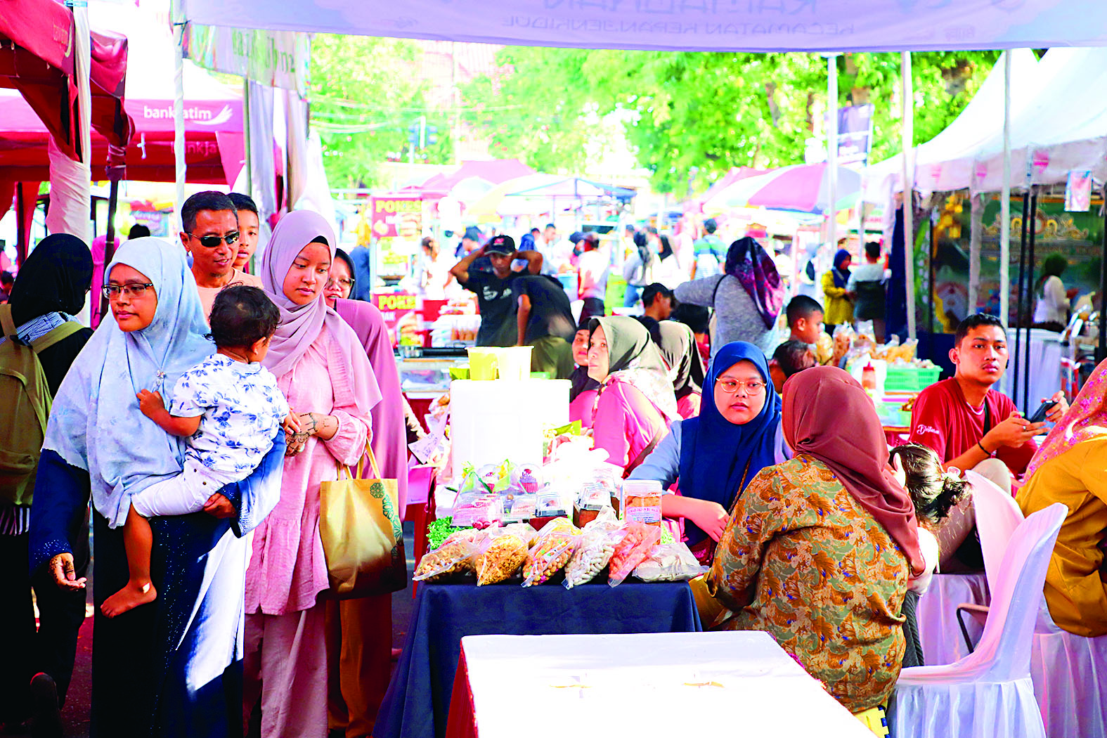 CINTAI PRODUK LOKAL: Para ASN diminta untuk membelanjakan sebagian THR di pasar tradisional maupun UMKM