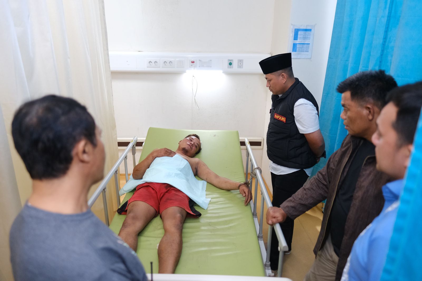 AKSI GAGAL: Terduga pelaku pencurian menjalani perawatan usai babak belur dihajar warga usai kepergok hendak mencuri mobil