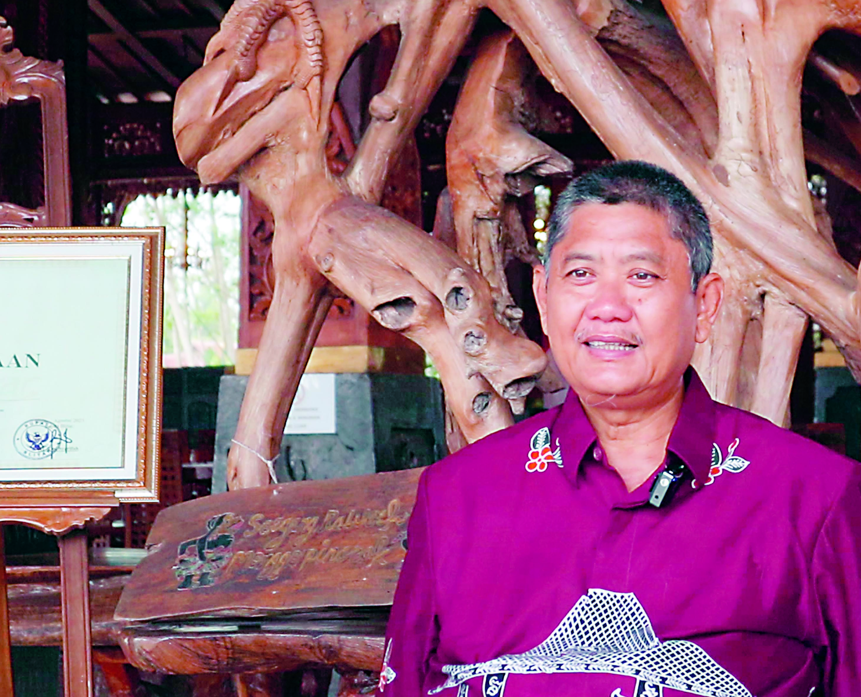 Dr Suhandoko, Pemilik pendapa ageng hand asta sih