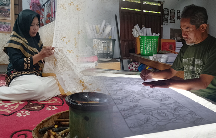 TEKUN: Umayah dan suami mengerjakan pesanan batik tulis pelanggan di rumah produksinya di Desa Sawentar, Kecamatan Kanigoro, kemarin (21/4).