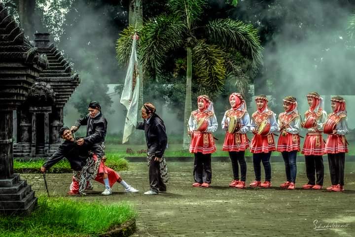 LESTARIKAN SENI KHAS: Penampilan penari reog bulkiyo dalam sebuah event desa beberapa waktu lalu