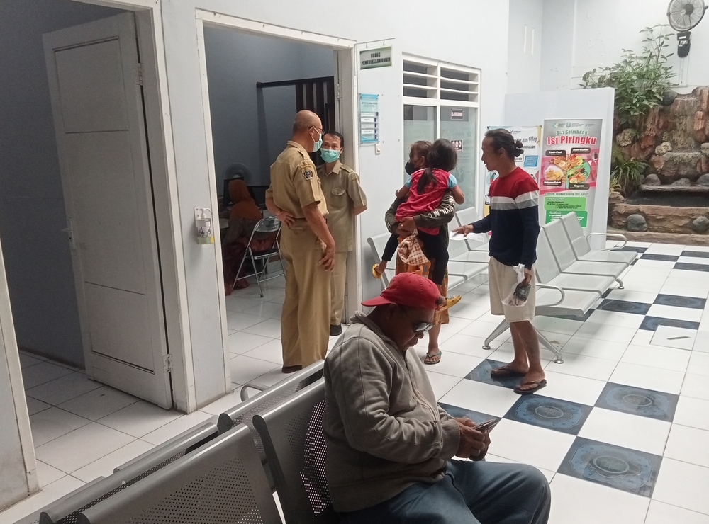 ANTRE: Suasana di Puskesmas Sanankulon siap memberi pelayanan kesehatan.