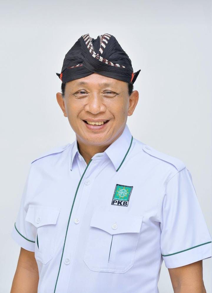MARHAENIS URIP WIDODO, Mantan Wakil Bupati Blitar periode 2014-2019.