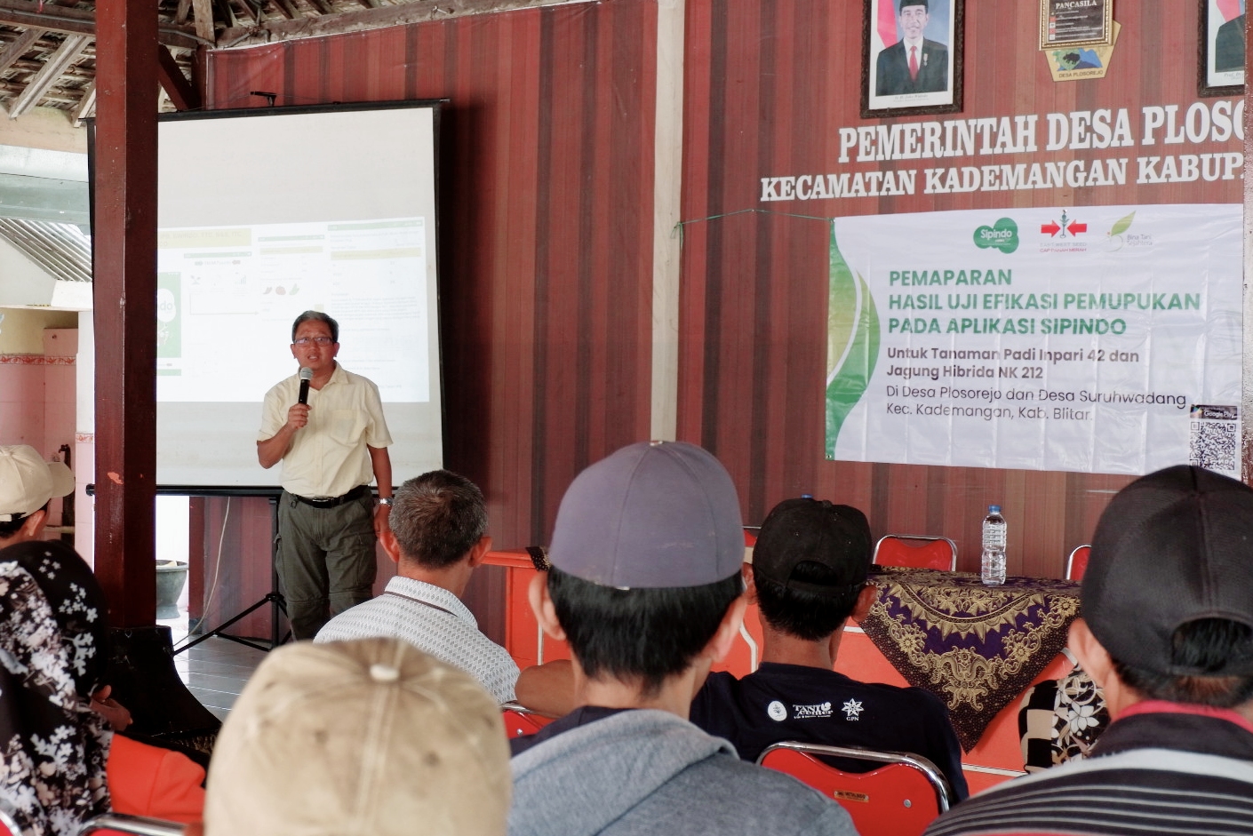 PEMAPARAN : Prof Arif Hartono, pakar dari IPB menjelaskan hasil dari uji coba penggunaan aplikasi SIPINDO yang berdampak pada tanaman dengan perbandingan yang tidak menggunakan aplikasi.