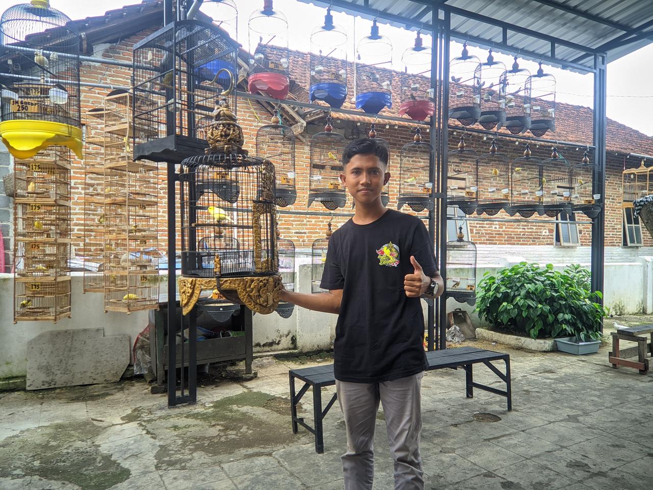 Ahmad Syihabuddin, pemuda yang berkecimpung dengan budi daya burung kenari
