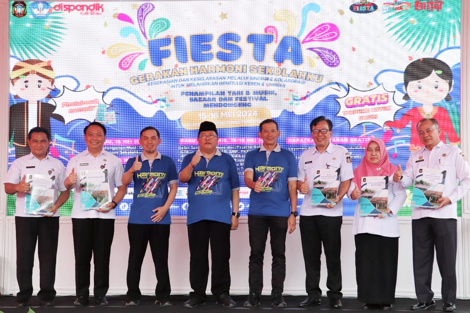 Kepala Dispendik Dindin Ali Nurdin (tiga dari kiri) bersama jajaran kepala OPD usai penandatangan kerjasama program Gerakan Harmoni Sekolahku.