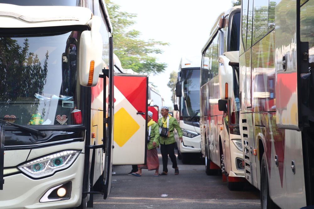 JAGA KESEHATAN: CJH asal Kabupaten Blitar persiapan berangkat ke Asrama Haji Sukolilo Surabaya, Rabu (29/5).