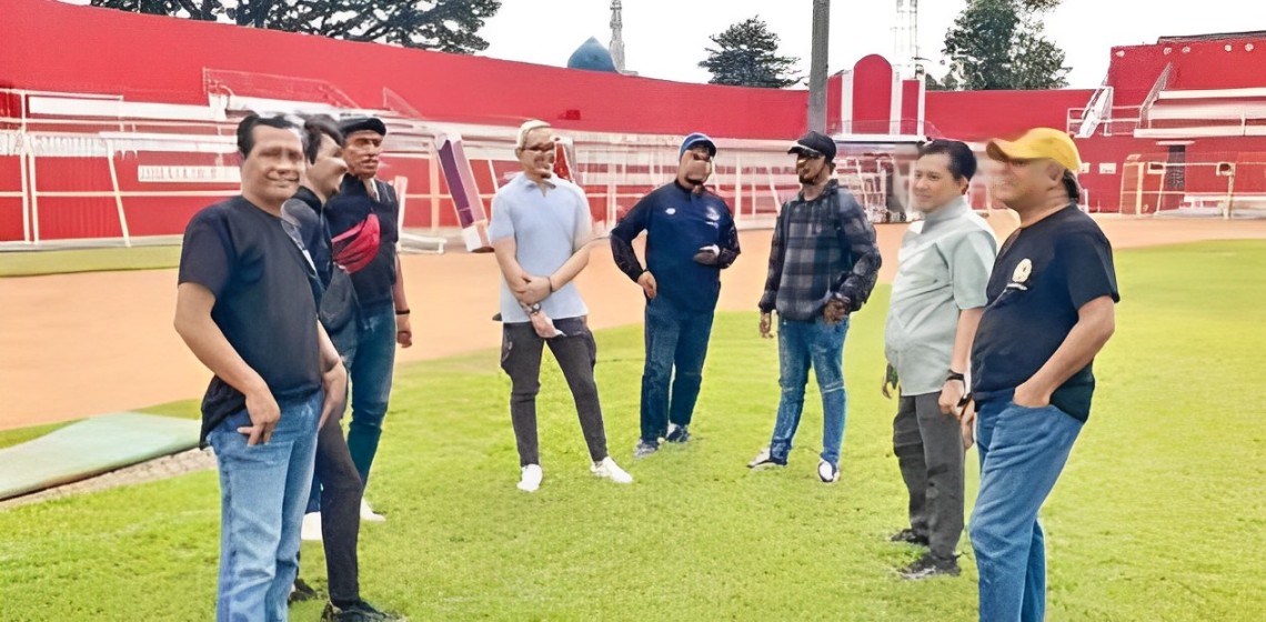 SILATURAHMI: Manajemen Arema FC meninjau Stadion Soepriyadi Kota Blitar yang akan menjadi home base tim berjuluk Singo Edan
