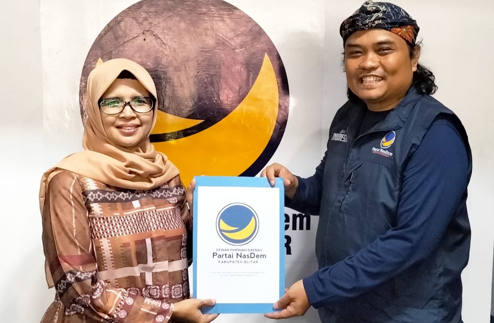Hj Rini Syarifah mendaftar Bacalon Bupati Blitar ke DPD Nasdem Kabupaten Blitar.