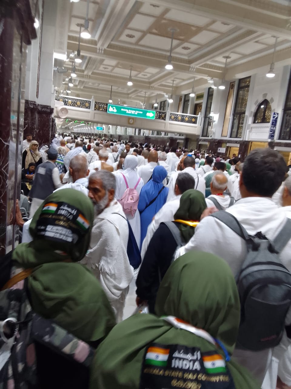 KHUSYUK: Para jemaah haji ketika pelaksanaan Sa&rsquo;i, Minggu (26/5).